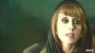 صغيرة وما بتعرف - فيروز  Fairouz