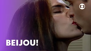 'Raquel' beija Marcos e o deixa sem reação! | Mulheres de Areia | TV Globo