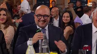 Geppi Cucciari intervista Gennaro Sangiuliano, Ministro della Cultura Italiana al Premio Strega 2023