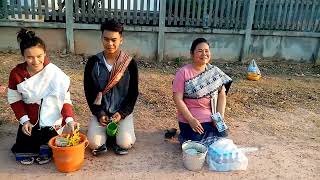 สาธุ​ พระสงฆ์เดีนธุดงค๋//ສາທຸ​ ພຮະສົງເດີນສຸດົງ