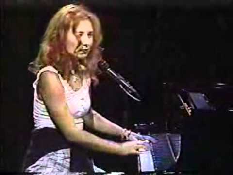 Tori Amos Cornflake Girl Conan 1994 - YouTube