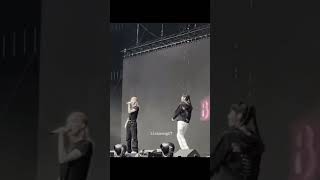 lisa slap rosé butt 😂🍑💗#lisa #rosé #funny