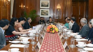 President Mukherjee meets the Board of Governors of Nalanda University at Rashtrapati Bhavan