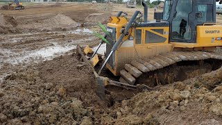 អាប៊ុលធំ SHANTUI រុញខ្សាច់ - Works Well Bulldozer Pushing Sand Easily