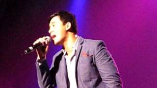 Erik Santos singing a Rey Valera Medley