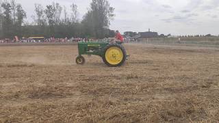 Pokaz zwrotności ciągnika John Deere - Wilkowice 2019. Old John Deere tractor maneuverability.