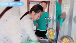 笑得肚子疼夫妻爆笑对话，幽默细胞比二人转好笑1000倍美女的口才