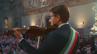 Firenze, il sindaco Nardella suona il violino per le coppie sposate da 50 anni