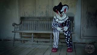 Sitting Scare Clown - Spirit Halloween