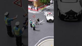 迷惑な男をめちゃくちゃ速く逮捕するパトカー #shorts