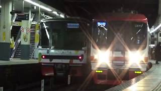 「一瞬だけ見れたまさかの並び」1700系1702F 名鉄名古屋本線 金山駅発車＆3300系3304F(イロイロ、遊び台湾ラッピング)金山駅到着(1)