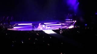 Taylor Swift  introducing Alison Krauss 1989 World Tour Nashville