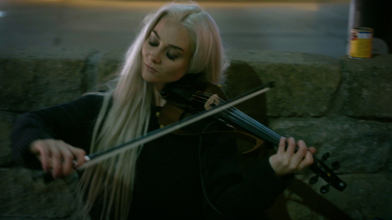 Amazing Saraphina Violin Street Performance - "Transfixed" - YouTube