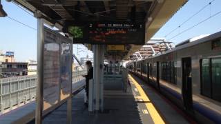 東岸和田駅　特急列車が通過