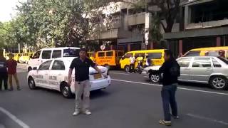 Taxi driver vs  Van driver fist fight caught on video