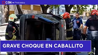 CHOQUE y VUELCO en CABALLITO: hay 6 HERIDOS TRASLADADOS