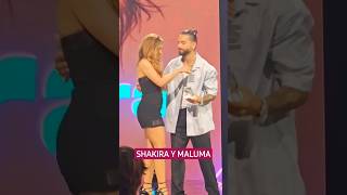 SHAKIRA RECIBE PREMIO DE MALUMA #shakira #maluma #bbmujereslatinas #shak #shakirashakira #shorts