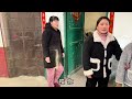 大飞看监控发现婆婆鬼鬼祟祟不知道干什么，大飞喘门抓婆婆现行 我的乡村生活 家庭日常