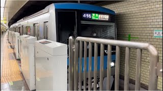 小田急4000形4063編成が準急成城学園前行き日比谷駅3番線を発車するシーン（A945E）2023.5.3.9:39