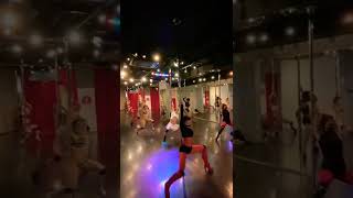 2) Exotic pole dance class with Christi 2) クリスティのエキゾチックポールダンスクラス