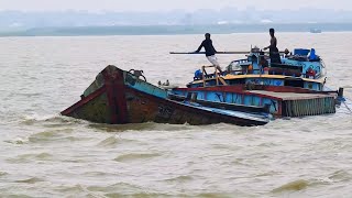 মেঘনা নদী থেকে বিপুল বালুবোঝাই করে ডাকাতিয়া নদীতে প্রবেশ করছে বাল্কহেড |Sand loaded bulkhead