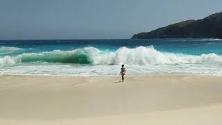 Waves at Kelingking Beach