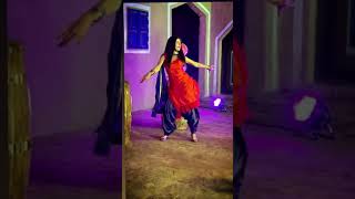 Crazy sexy dance moves by Desi chori in traditional dress #shorts #expression #dance #status