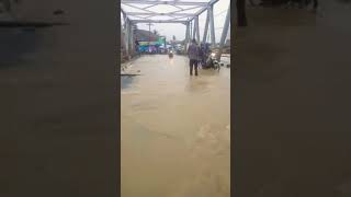 Detik detik banjir menerjang jembatan Kawunganten Cilacap