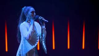 Lafawndah: 'Town Crier' live | Loop