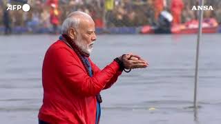 Il premier indiano Modi a Prayagraj per il rituale del festival indu'