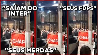 TORCIDA DO INTER RECEBE JOGADORES COM XINGAMENTOS EM CHAPECÓ