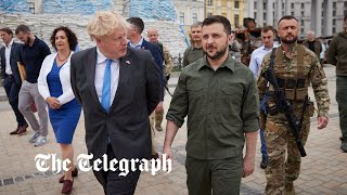 Boris Johnson and Volodymyr Zelensky cheered on Kyiv walkabout