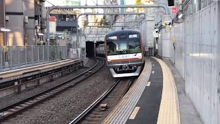 東急東横線代官山駅を、東京メトロFライナー特急元町・中華街行き10000系10110が通過！東京メトロ各駅停車保谷行き営団7000系7032と東急電鉄各駅停車元町・中華街行き5000系5869が発車！