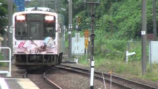 のと鉄道　ＮＴ200花咲くいろはラッピング車　和倉温泉到着