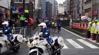 Asakusa Japan 東京マラソンのトップ集団が雷門前を通過