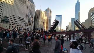 Black Lives Matter chanting on LaSalle bridge, Chicago - May 31st, 2020 - Justice for George Floyd