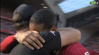 🥺❤️ Jurgen Klopp and Virgil van Dijk in an emotional embrace after the final whi