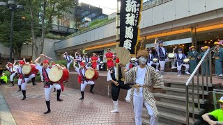 桜風エイサー琉球風車（新宿三井ビル 17:20）　2023新宿エイサーまつり　 2023年7月29日