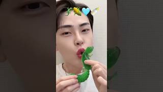 Eat emoticons in order short video 🦎🦎