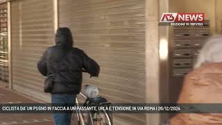 CICLISTA DA' UN PUGNO IN FACCIA A UN PASSANTE, URLA E TENSIONE IN VIA ROMA | 26/12/2024