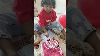 ഇങ്ങനെയും cake cutt ചെയ്യാലോ 😂😂😅😅 #cake #birthdaycake #trending #viralvideo