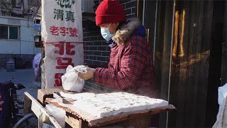 天津大姐卖传统小吃糕干，凭4代传承百年的老手艺，火爆了几十年【我是空菜】