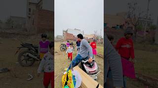 छोटा बच्चा मेरी वीडियो देखकर पतंग लेने आया😍🪁#kiteflying #kite #patang #patangbazi