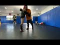 sparring controlado con peleadora de mma