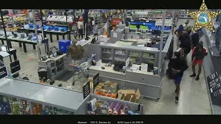 Hundreds of looters caught on  breaking into Tampa Walmart