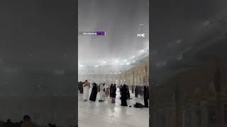 Muslim pilgrims in Mecca experience heavy rainfall at the Kaaba