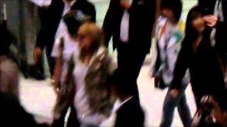 [HD Fancam]110404 2NE1 @airport (Thailand)