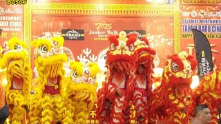 马六甲鸡场街嘉宾观赏舞狮表演Guests watch lion dance performance at Jonker Street, Malacca 2004