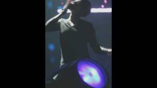 [FANCAM] 2PM Kim Junsu SEXY HAND SWIPE!!!! :O