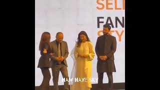 Ayesha Omar take a selfie with khan's #mahirakhan #fawadkhan